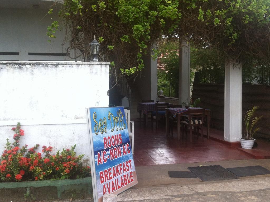 Sea Drift Hotel Negombo Exterior photo